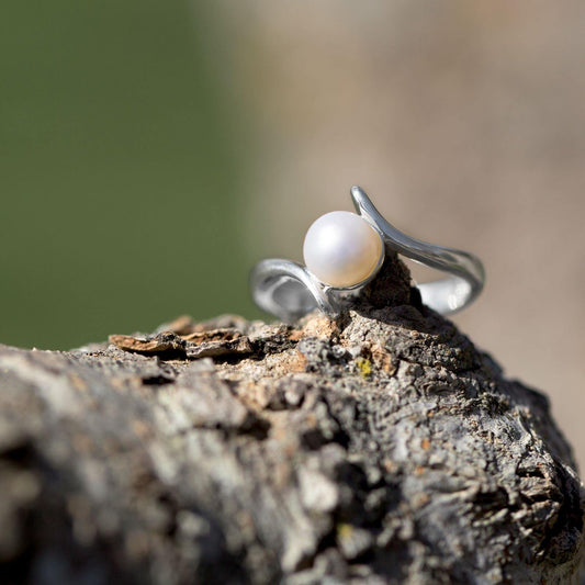 Crossover Design Cultured Freshwater Pearl Ring freeshipping - Higher Class Elegance
